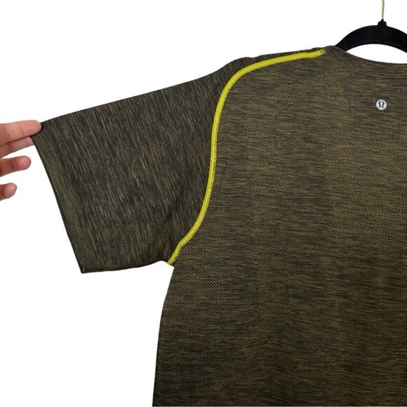 Men's Lululemon Metal Vent Tech Performance V-Neck ARMY GREEN T-Shirt, Sz L - Picture 5 of 9